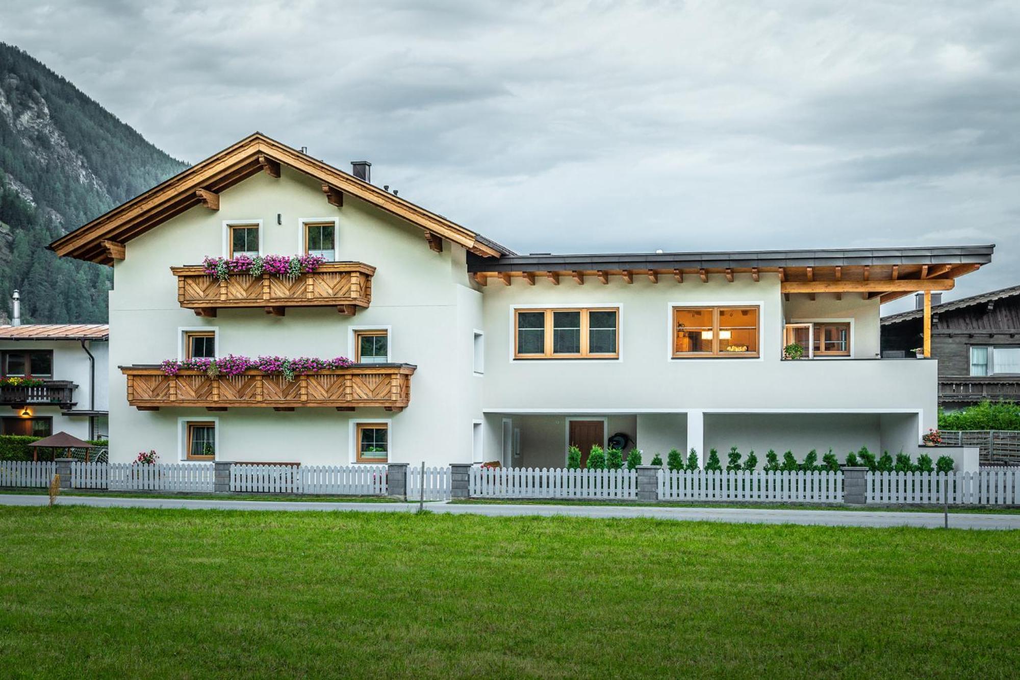 Haus Viktoria Apartment Längenfeld Екстериор снимка